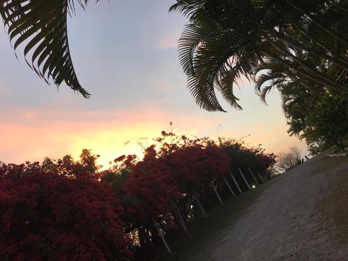 Pousada Halliny do Rosa Praia do Rosa Bagian luar foto
